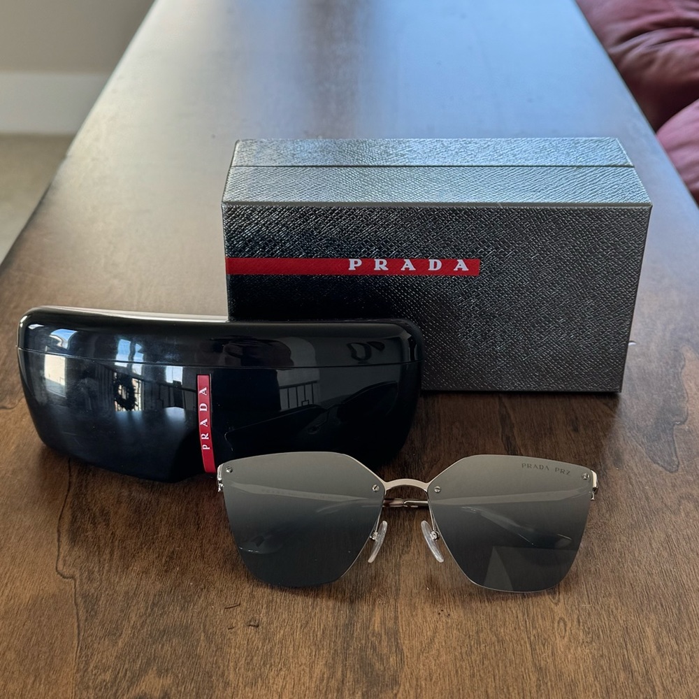 Prada PR 68TS Catwalk polarized sunglasses | New with case